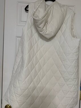 SHEIN White Quilted Hooded Vest
